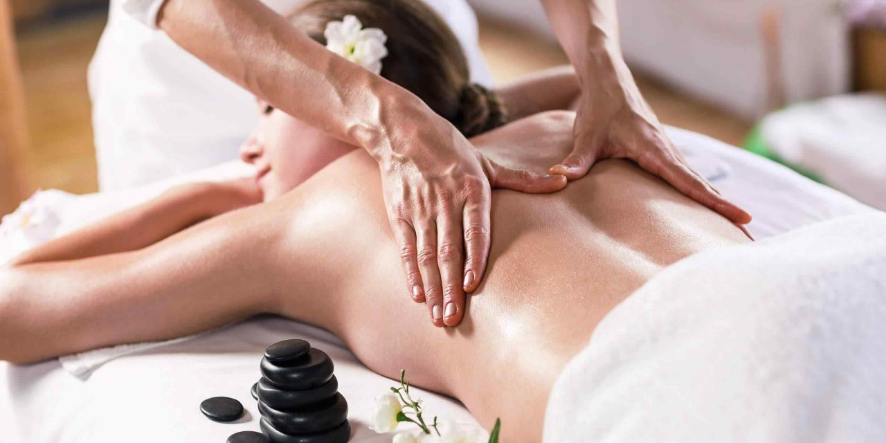 https://www.mcubestudio.com.au/wp-content/uploads/2018/10/spa-massage-17-1280x640.jpg